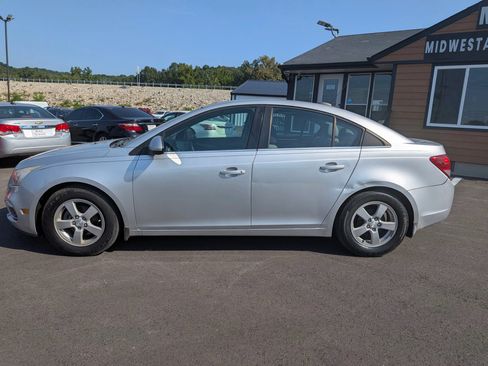 Used 2016 Chevrolet Cruze LT w/ Technology Package FWD image 3