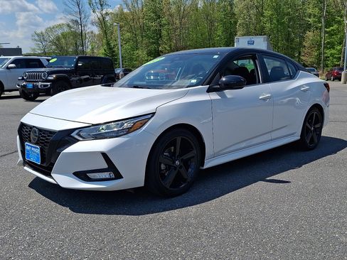 Used 2023 Nissan Sentra SR w/ Midnight Edition Package FWD image 3