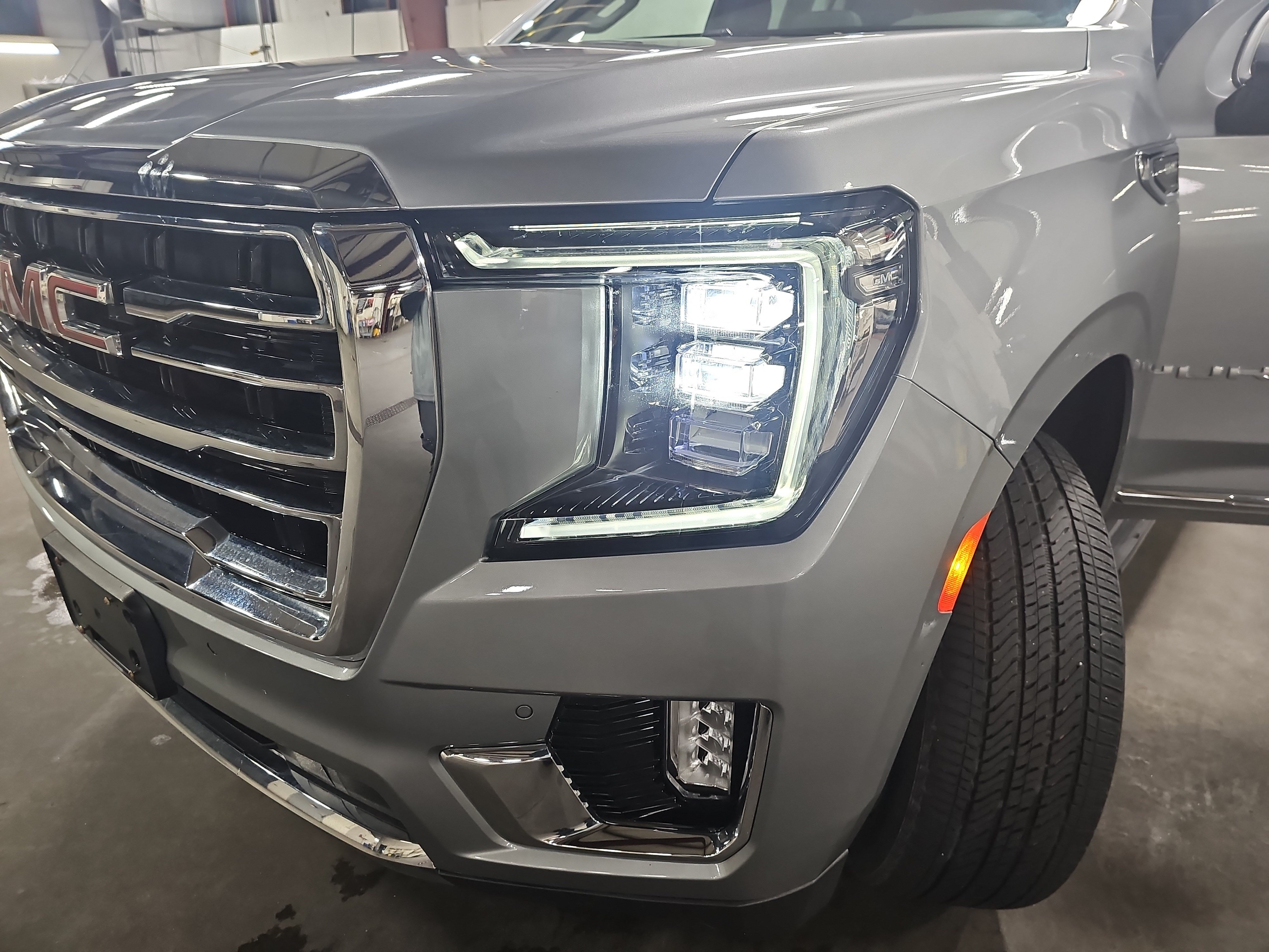 Used 2024 GMC Yukon SLT w/ SLT Luxury Package AWD/4WD image 32