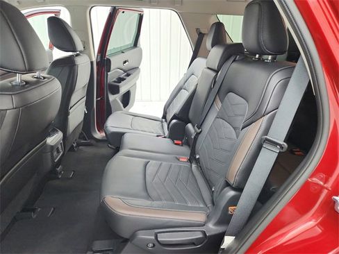 Used 2024 Nissan Pathfinder Platinum w/ Cargo Package image 35