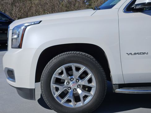 Used 2017 GMC Yukon SLT w/ Open Road Package image 12