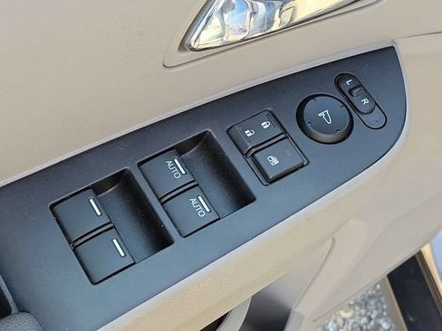 Used 2016 Honda Odyssey LX image 18