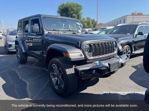 Used 2024 Jeep Wrangler Unlimited w/ Convenience Group AWD/4WD image 8
