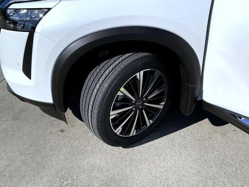 New 2026 Nissan Pathfinder Platinum image 26