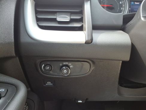 Used 2023 GMC Terrain SLE w/ Driver Convenience Package image 13