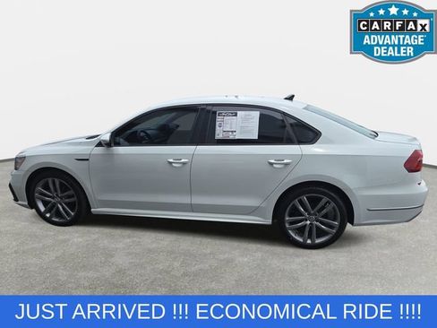 Used 2018 Volkswagen Passat 2.0T R-Line w/ R-Line Lighting Package FWD image 8