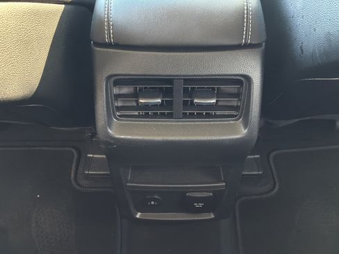Used 2024 Ford Edge Titanium AWD/4WD image 17