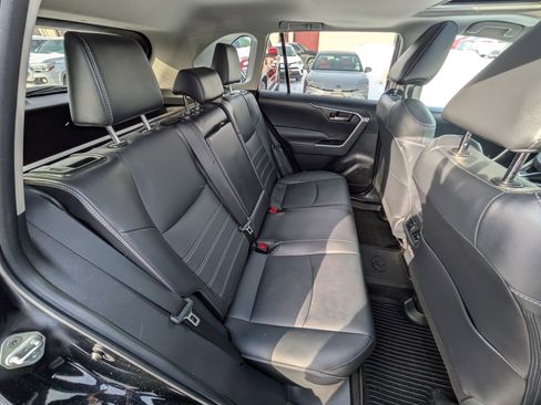 Used 2022 Toyota RAV4 XLE Premium image 20