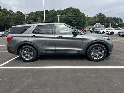Used 2023 Ford Explorer XLT w/ Equipment Group 202A RWD image 9
