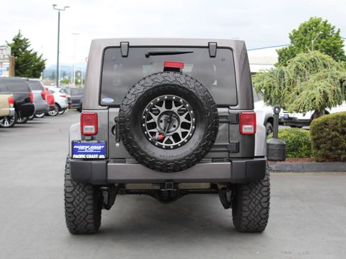Used 2016 Jeep Wrangler Unlimited Sahara w/ Connectivity Group AWD/4WD image 5
