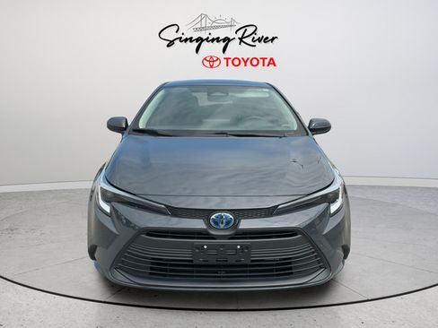 Used 2024 Toyota Corolla LE FWD image 2
