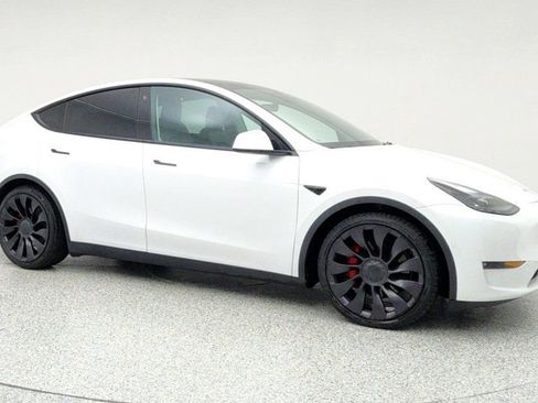 Used 2022 Tesla Model Y Performance image 3