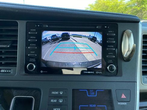 Used 2019 Toyota Sienna XLE FWD image 17