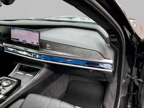 Used 2024 BMW 740i xDrive AWD/4WD image 26