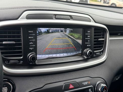 Used 2019 Kia Sorento SX image 27