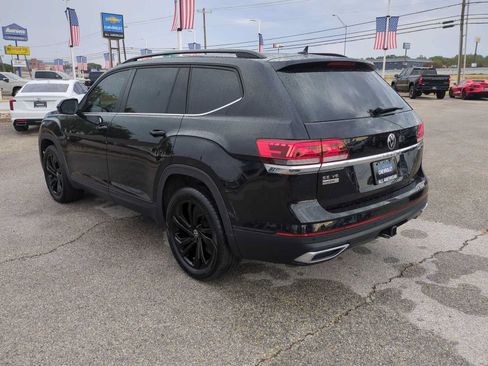 Used 2023 Volkswagen Atlas SE w/ Panoramic Sunroof Package FWD image 6