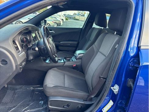 Used 2020 Dodge Charger SXT w/ Blacktop Package image 9