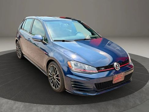Used 2016 Volkswagen Golf 4-Door FWD image 3