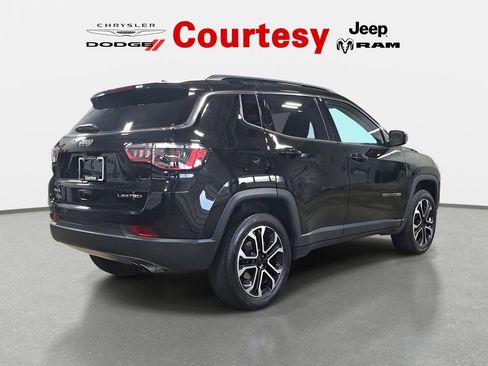 Certified 2022 Jeep Compass Limited image 5