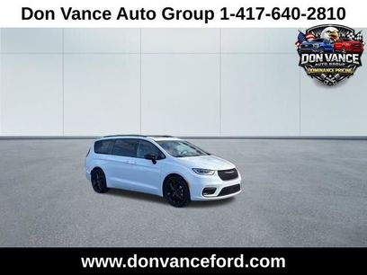 Used 2025 Chrysler Pacifica Limited