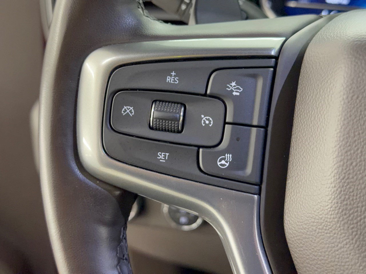 Used 2024 Chevrolet Silverado 1500 LTZ AWD/4WD image 18