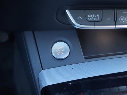 Used 2025 Audi Q5 2.0T Premium image 18