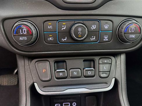 Used 2019 GMC Terrain SLE w/ Driver Convenience Package AWD/4WD image 15