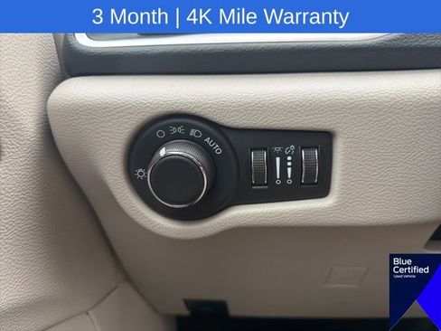 Used 2023 Chrysler Voyager LX FWD image 27