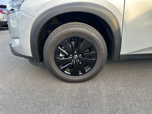 Used 2024 Nissan Pathfinder SV image 12