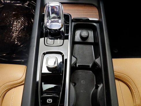 Used 2024 Volvo V60 B5 Cross Country Ultimate image 13