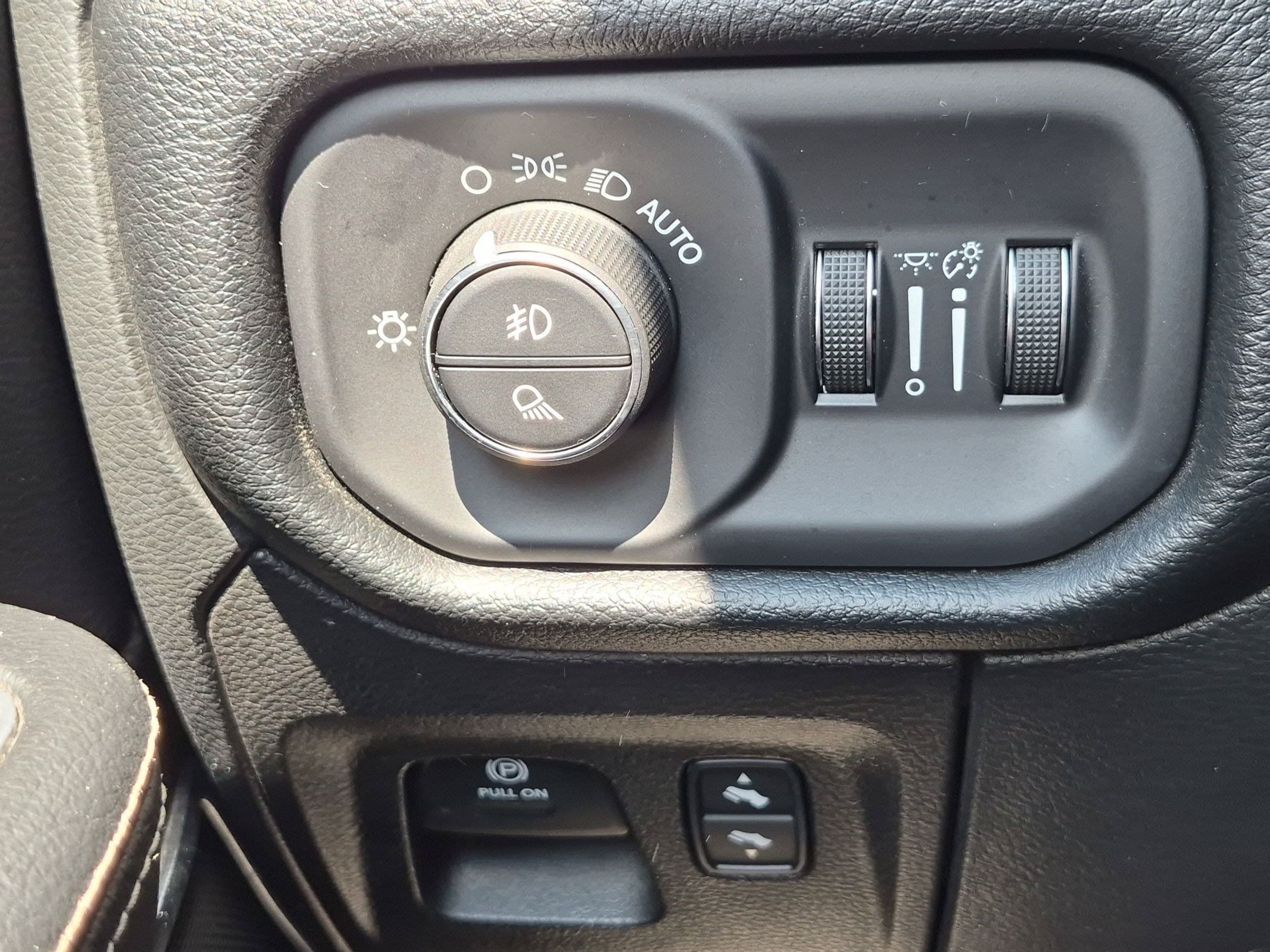 Used 2022 RAM 1500 Laramie AWD/4WD image 34