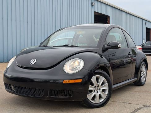 Used 2009 Volkswagen Beetle Coupe FWD image 1