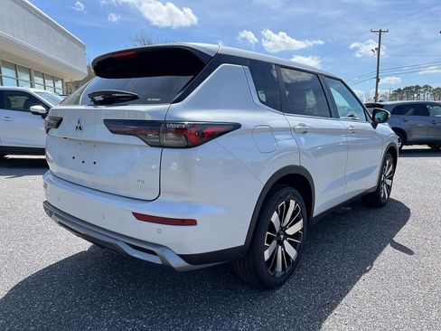 New 2026 Mitsubishi Outlander SE image 11