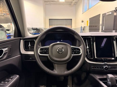 Used 2025 Volvo XC60 B5 Plus image 22