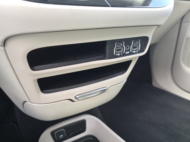 Used 2023 Chrysler Pacifica Touring-L FWD image 25