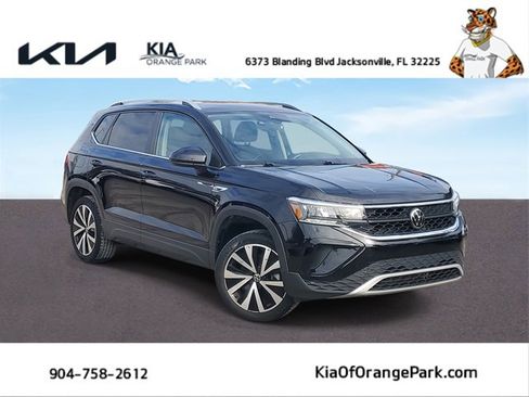 Used 2024 Volkswagen Taos SE image 1