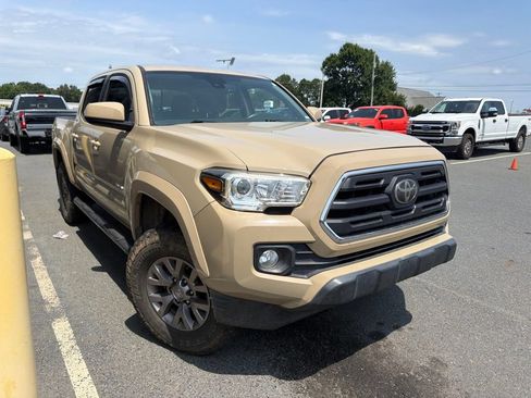 Used 2019 Toyota Tacoma SR5 AWD/4WD image 3