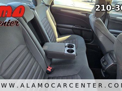 Used 2017 Ford Fusion SE image 24