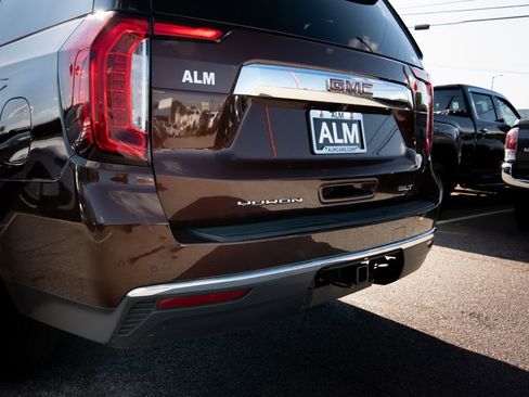 Used 2023 GMC Yukon XL SLT image 5