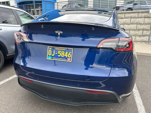 Used 2022 Tesla Model Y Performance AWD/4WD image 5