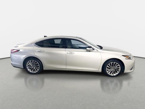 Used 2022 Lexus ES 350 Ultra Luxury w/ Accessory Package 2 FWD image 8