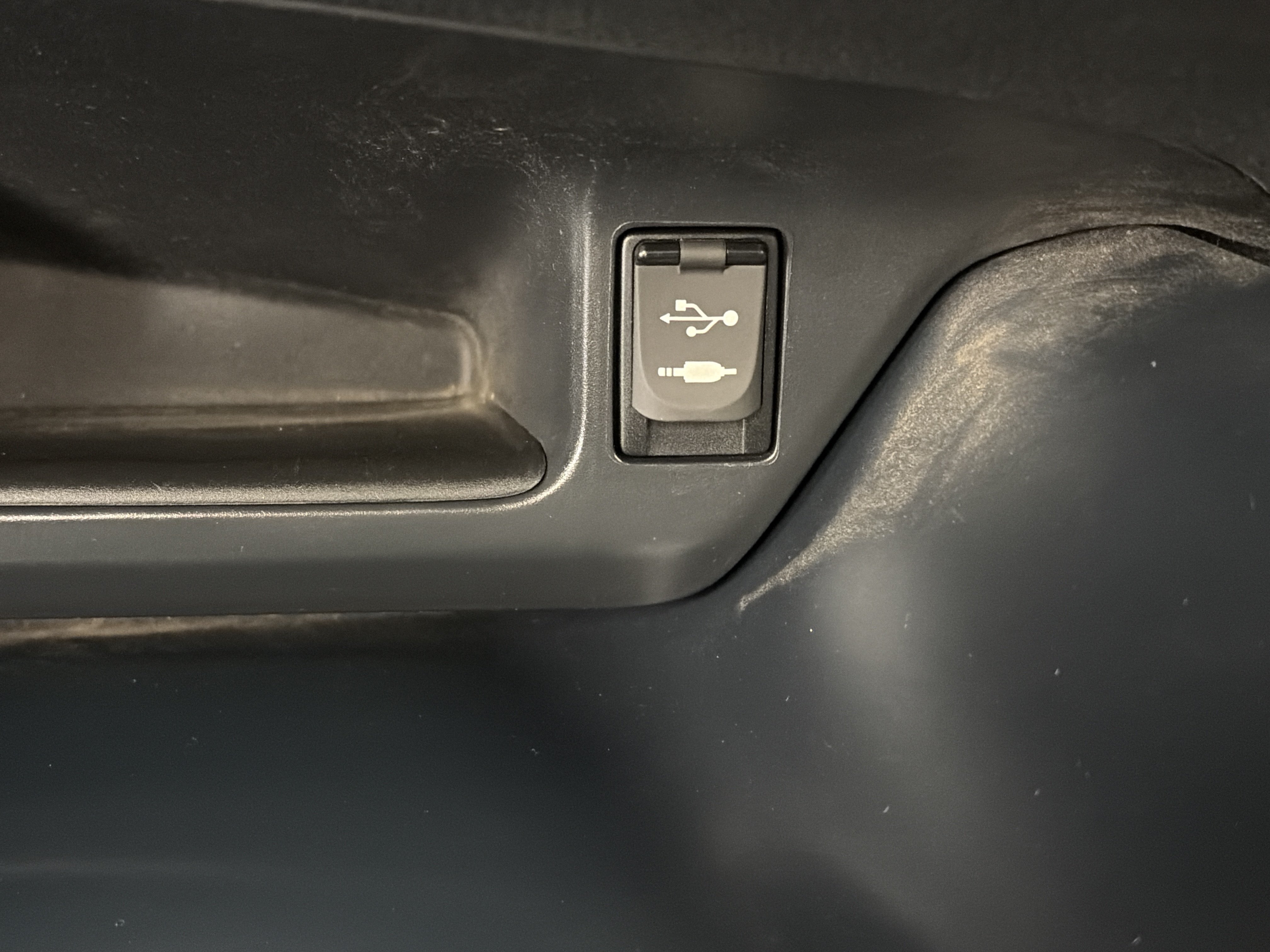 Used 2019 Toyota C-HR LE FWD image 20