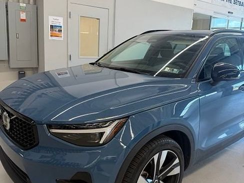 Used 2023 Volvo XC40 B5 Ultimate w/ Protection Package Premier AWD/4WD image 6