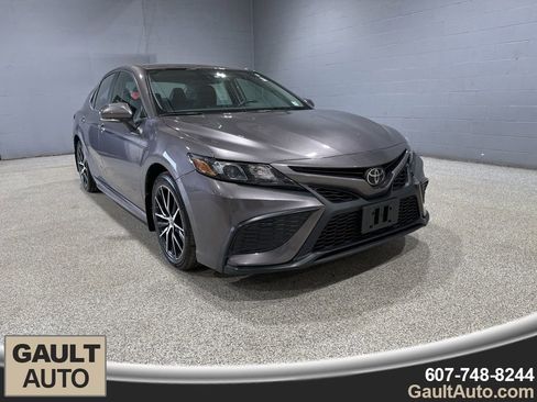 Certified 2024 Toyota Camry SE image 1