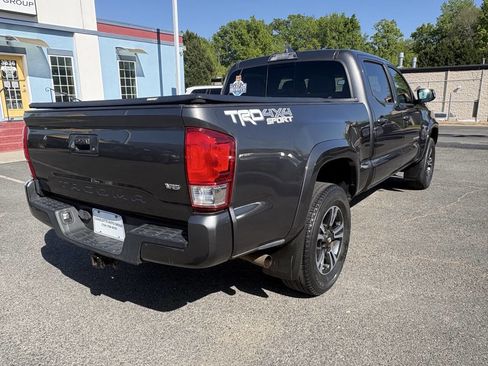Used 2017 Toyota Tacoma TRD Sport w/ Tow Package image 7