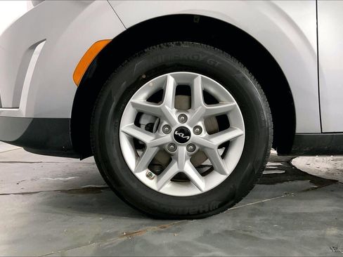 Certified 2025 Kia Soul LX image 9