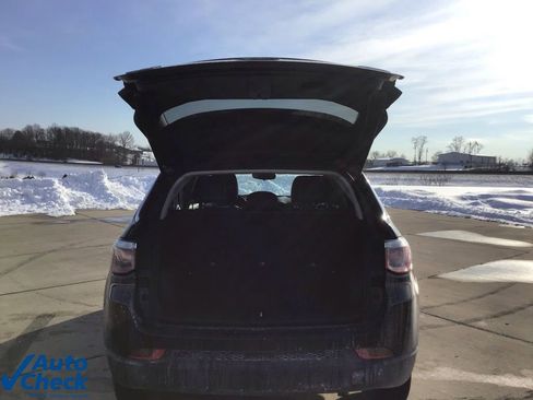 Used 2018 Jeep Compass Latitude w/ Cold Weather Group image 5