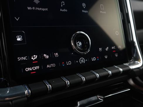 Used 2025 GMC Yukon Denali AWD/4WD image 29