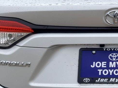 Used 2025 Toyota Corolla LE FWD image 8