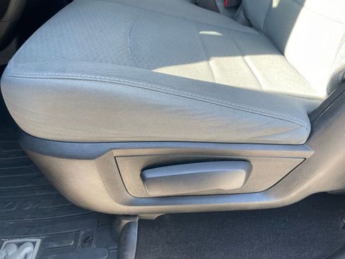 Used 2018 RAM 3500 Tradesman w/ Chrome Appearance Group AWD/4WD image 10
